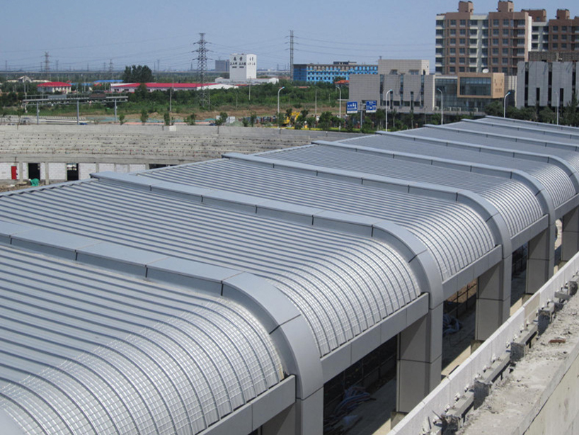 安顺铝镁锰板的耐腐蚀性如何？