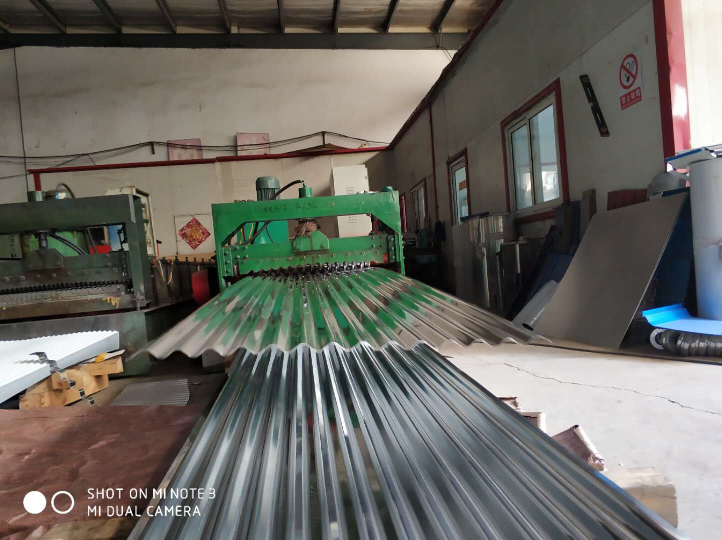 安顺高分子仿古瓦在不同环境下的使用寿命有何差异？